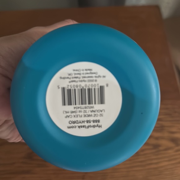 Hydro Flask wide mouth. New with tags. 32 oz wide flex cap. Laguna. - Picture 3 of 3